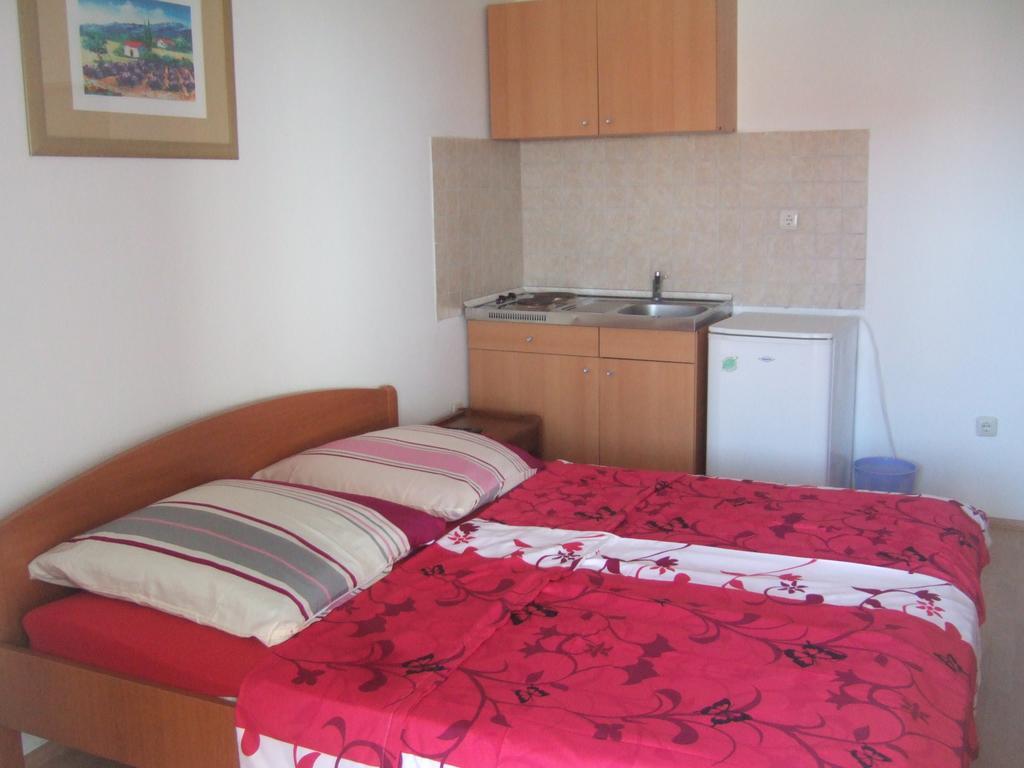 Apartmani Kod Rade Pakoštane Buitenkant foto