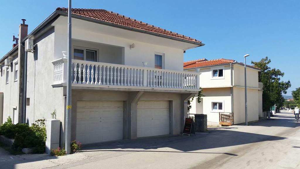 Apartmani Kod Rade Pakoštane Buitenkant foto